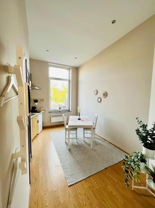 Charmant Petit Appartement. Лиеж Екстериор снимка