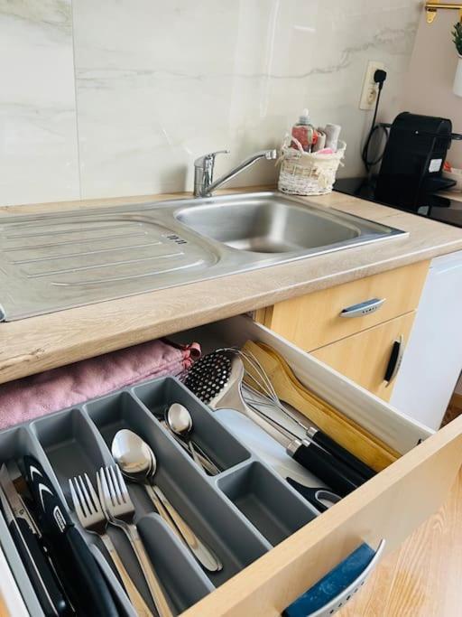 Charmant Petit Appartement. Лиеж Екстериор снимка